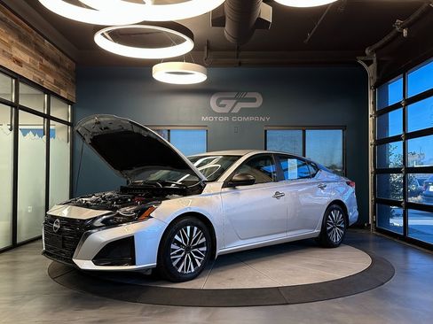 Used 2024 Nissan Altima 2.5 SV image 24