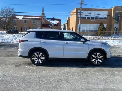 New 2026 Mitsubishi Outlander SE image 4