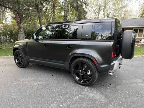 Used 2024 Land Rover Defender 110 SE AWD/4WD image 2
