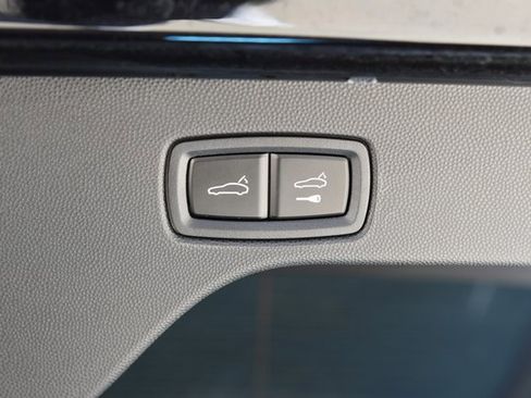 Certified 2025 Porsche Macan 4 Electric image 17