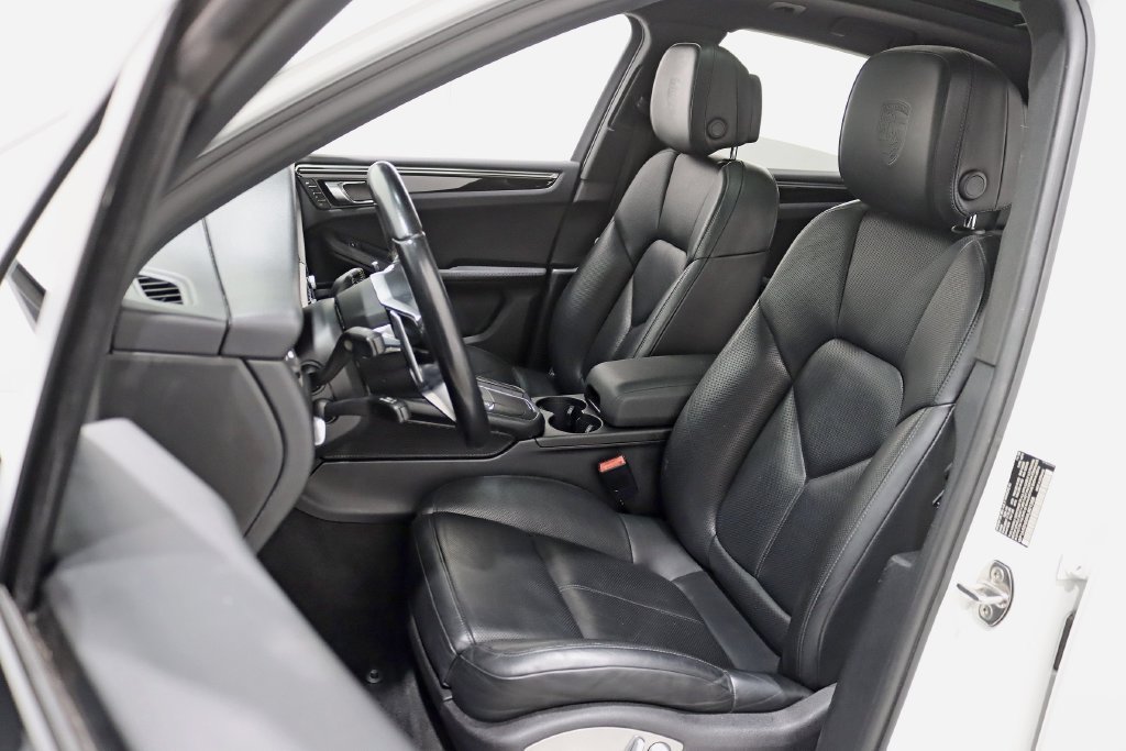 Used 2021 Porsche Macan AWD/4WD image 23