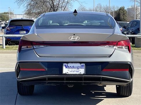 Used 2025 Hyundai Elantra SEL image 5