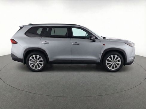 Used 2024 Toyota Grand Highlander AWD image 11