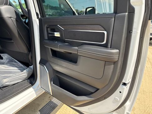 New 2026 RAM 2500 Laramie AWD/4WD image 27