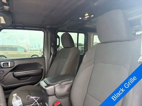 Used 2023 Jeep Wrangler Unlimited AWD/4WD image 17