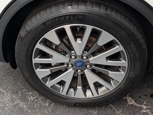 Used 2020 Ford Escape Titanium AWD/4WD image 19