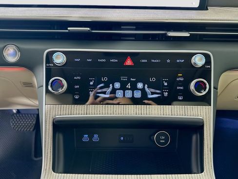 Certified 2026 Genesis GV80 2.5T Advanced image 14