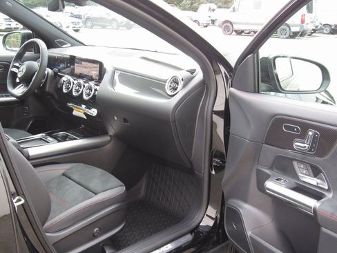 New 2025 Mercedes-Benz GLA 35 AMG 4MATIC image 21