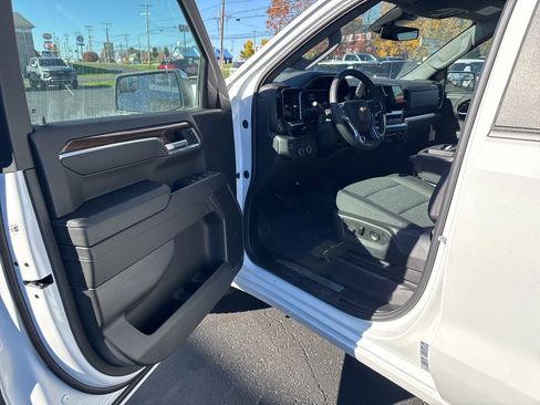 New 2025 Chevrolet Silverado 1500 LT image 9