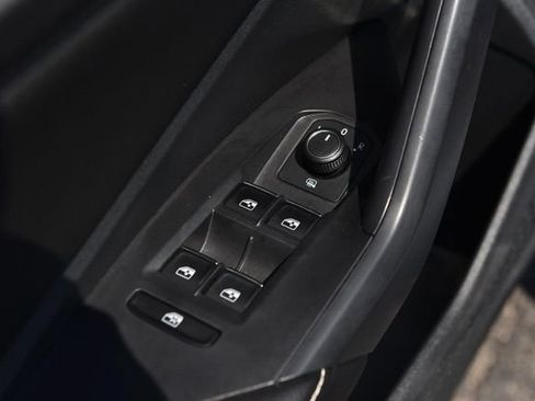 Certified 2023 Volkswagen Jetta SE w/ Panoramic Sunroof Package FWD image 8