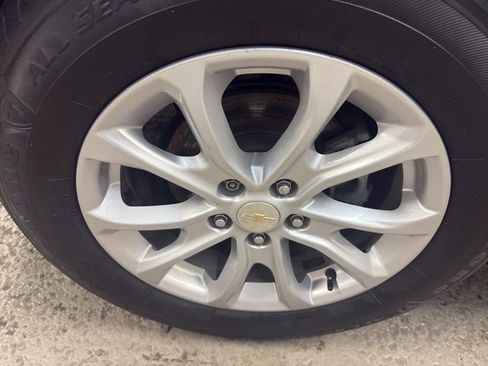 Used 2020 Chevrolet Equinox LT w/ Driver Convenience Package image 32