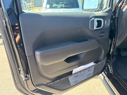 New 2027 Jeep Wrangler Unlimited Rubicon AWD/4WD image 18