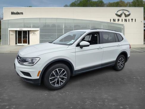 Used 2020 Volkswagen Tiguan SE image 1