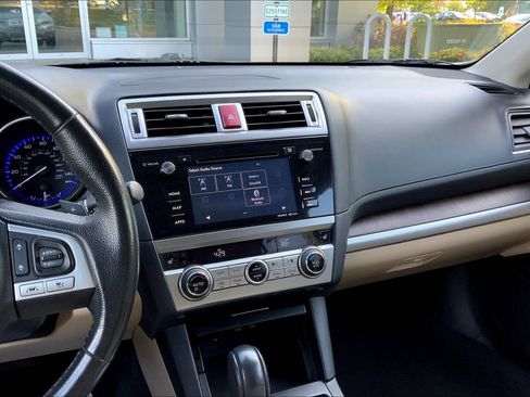 Used 2017 Subaru Outback 2.5i Limited image 6