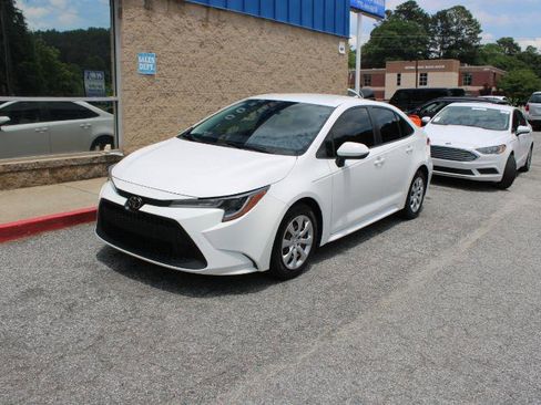 Used 2021 Toyota Corolla LE FWD image 3