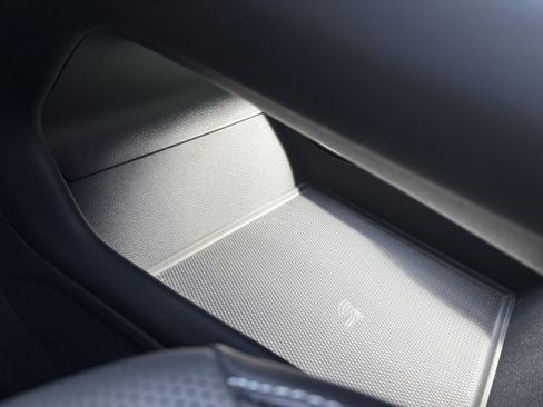 Used 2025 Volkswagen Atlas Cross Sport SEL R-Line image 20