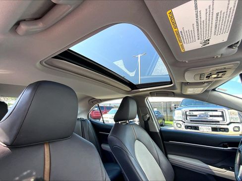 Used 2020 Toyota Camry XLE w/ Sunroof Package FWD image 27