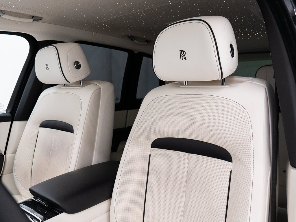 Certified 2022 Rolls-Royce Cullinan Black Badge w/ Dark Exterior Package AWD/4WD image 17