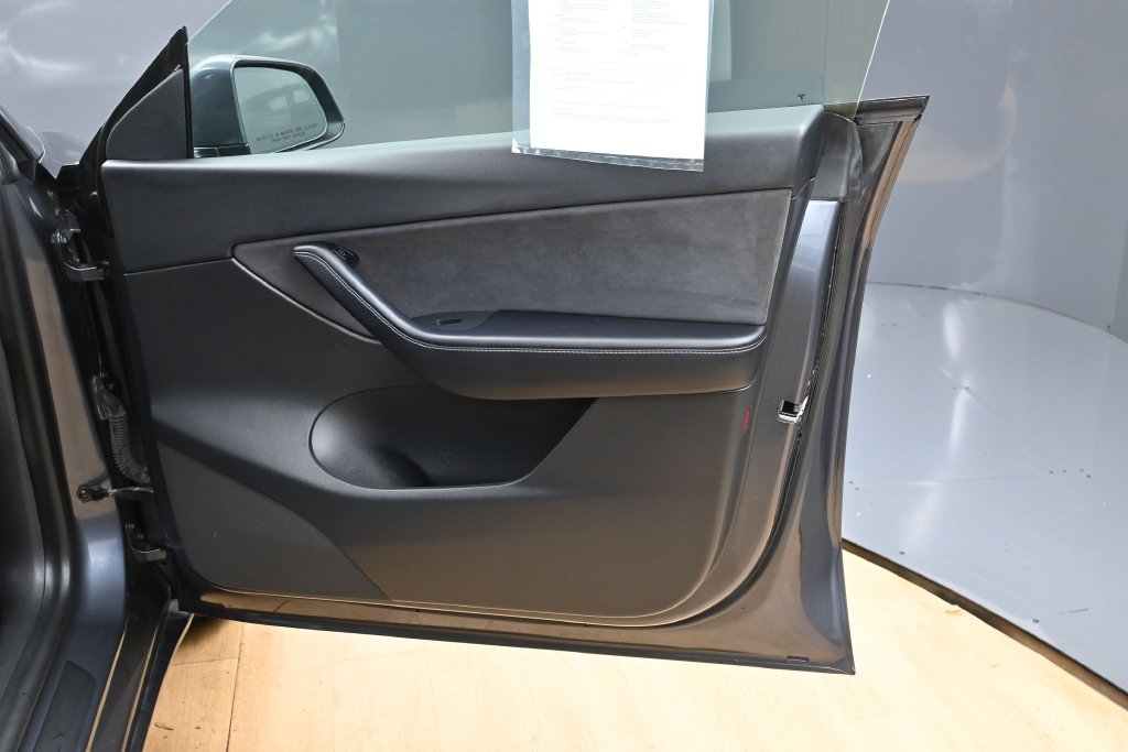 Used 2021 Tesla Model Y 2WD image 30