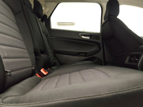 Used 2020 Ford Edge SE FWD image 19