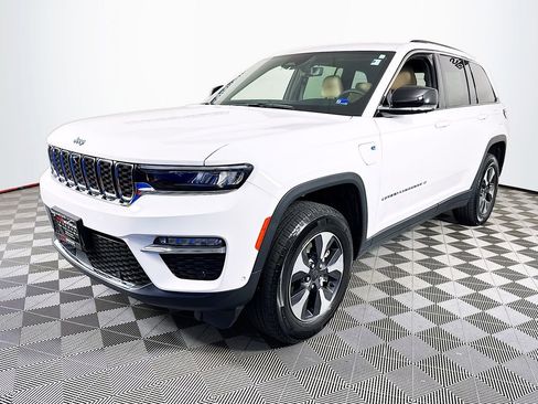 Used 2022 Jeep Grand Cherokee Limited 4xe w/ Luxury Tech Group II AWD/4WD image 3