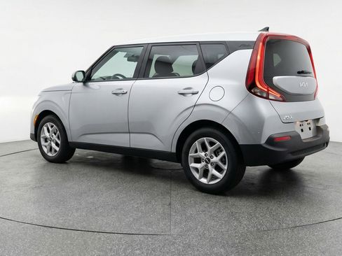 Used 2025 Kia Soul LX w/ LX Technology Package image 6