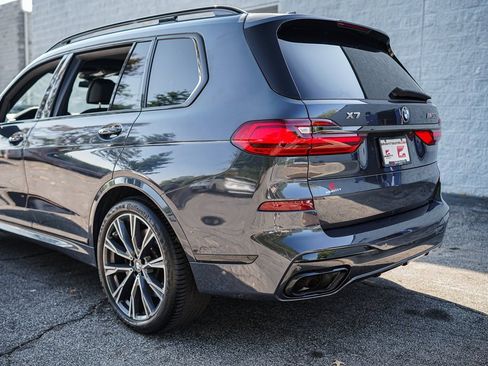 Used 2022 BMW X7 M50i image 12