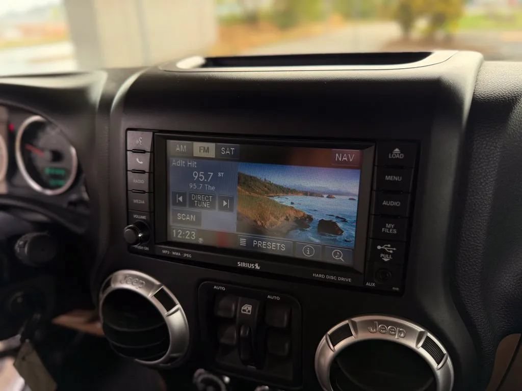 Used 2011 Jeep Wrangler Unlimited Rubicon w/ Dual Top Group AWD/4WD image 49