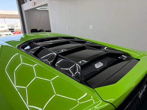 Used 2022 Lamborghini Huracan EVO RWD image 11