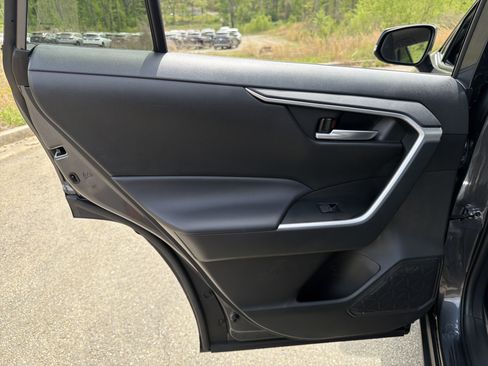 Used 2025 Toyota RAV4 XLE image 21