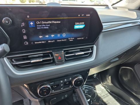 Used 2025 Chevrolet TrailBlazer LT w/ Convenience Package FWD image 11