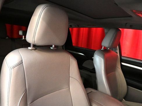 Used 2015 Toyota Highlander XLE image 15