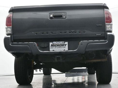Used 2020 Toyota Tacoma TRD Off-Road w/ Technology Package AWD/4WD image 49