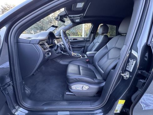 Certified 2025 Porsche Macan AWD/4WD image 7