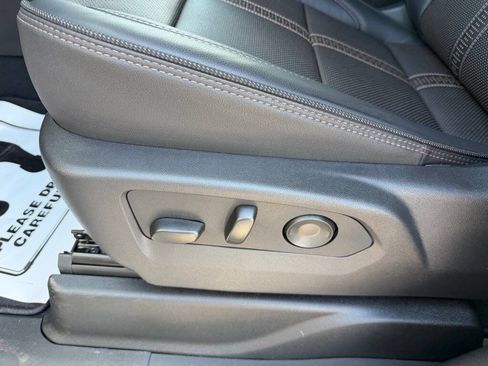 Used 2025 Chevrolet Suburban High Country AWD/4WD image 15