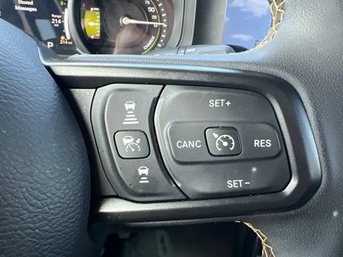 Used 2024 Jeep Wrangler Unlimited AWD/4WD image 19