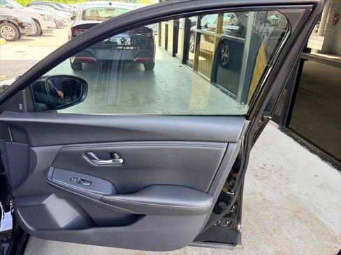 Used 2024 Nissan Sentra SV FWD image 13