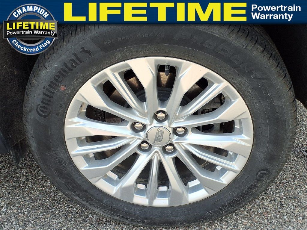 Used 2024 Cadillac XT4 Luxury w/ Cold Weather Package FWD image 9