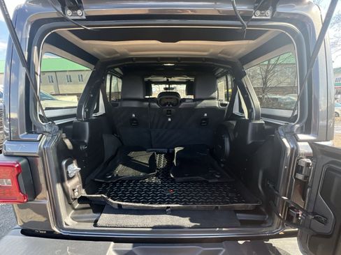 Used 2019 Jeep Wrangler Unlimited Sahara w/ Quick Order Package 24M Moab image 25