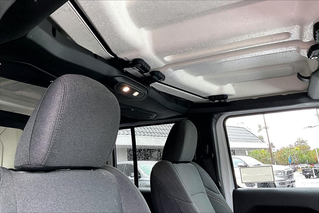 Used 2026 Jeep Wrangler Unlimited Sahara AWD/4WD image 14