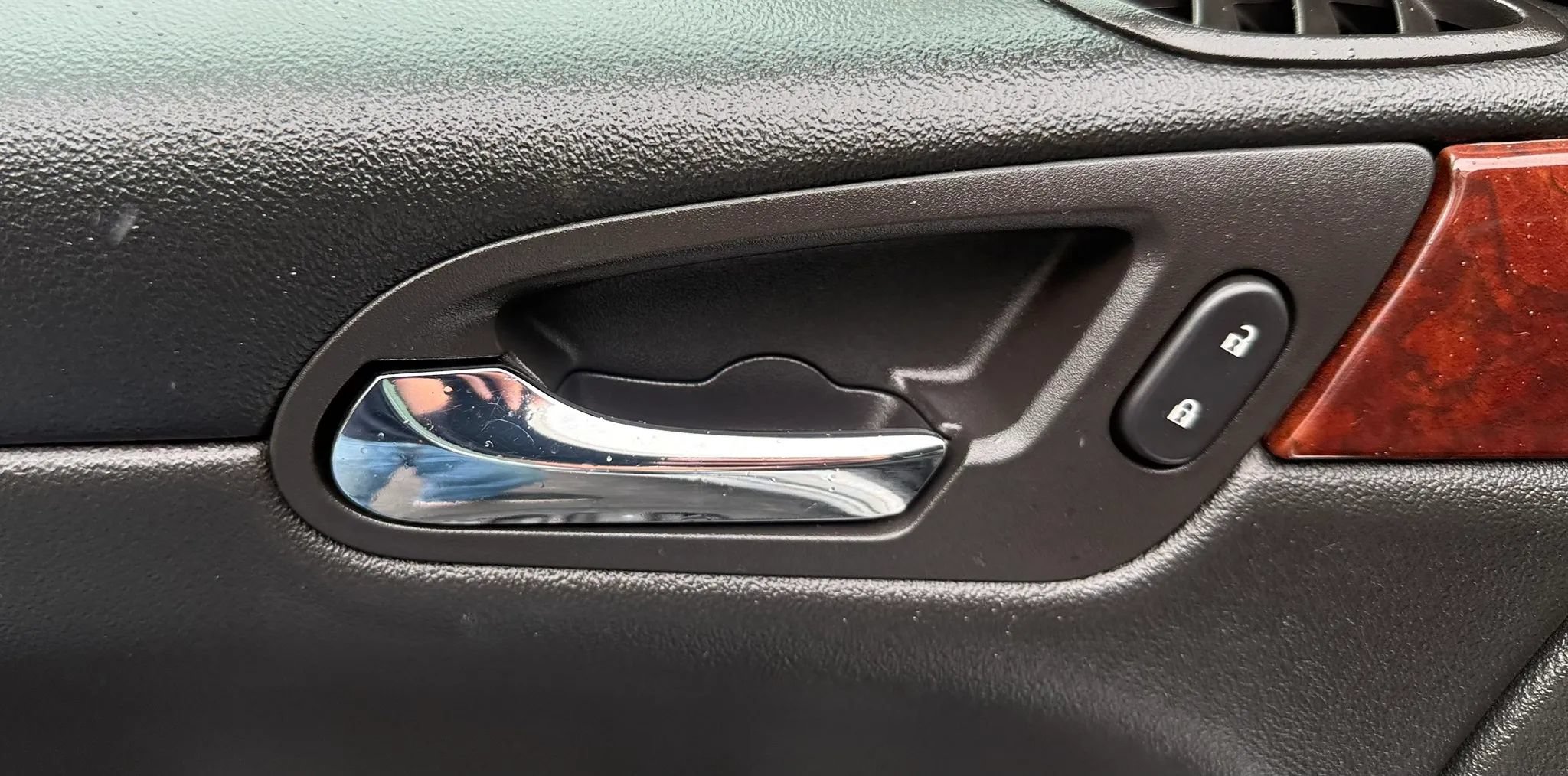 Used 2010 Chevrolet Impala LS FWD image 18