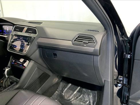 Used 2024 Volkswagen Tiguan SE R-Line FWD image 16
