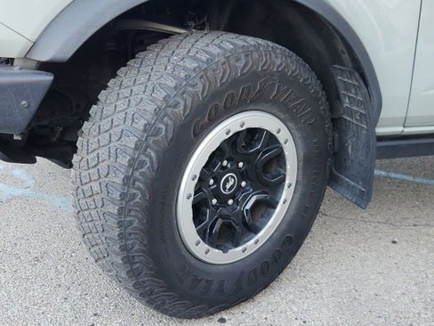 Used 2021 Ford Bronco Badlands image 9