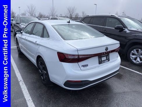 Used 2025 Volkswagen Jetta SE image 2