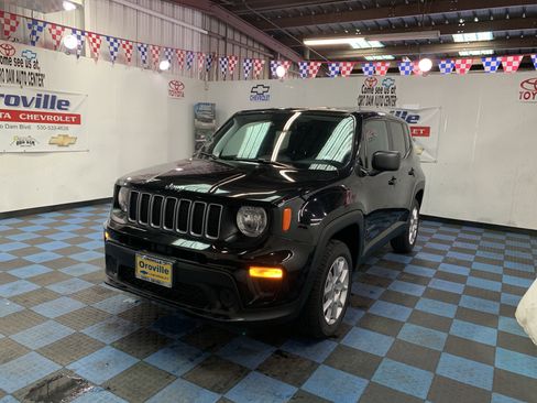Used 2023 Jeep Renegade Latitude image 1
