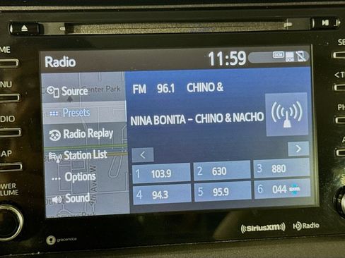 Used 2018 Toyota Sienna Limited FWD image 35