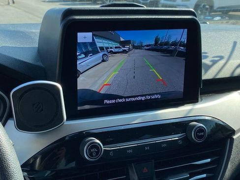 Used 2020 Ford Escape SE image 18