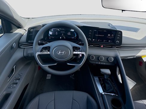 New 2026 Hyundai Elantra SE FWD image 15