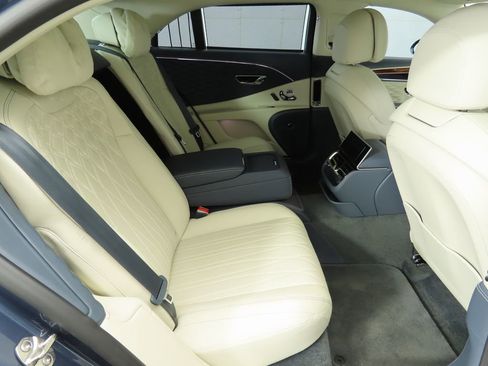 Certified 2020 Bentley Flying Spur W12 image 22