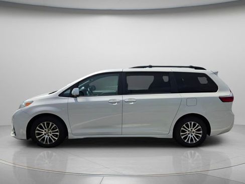 Used 2020 Toyota Sienna XLE image 8